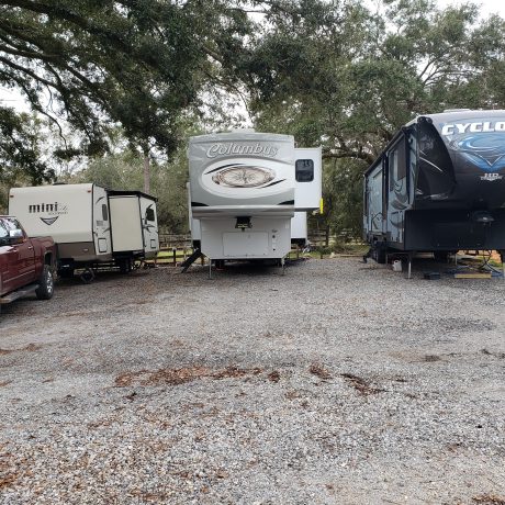 front view of Rv sites at Green Woods Stables RV Park